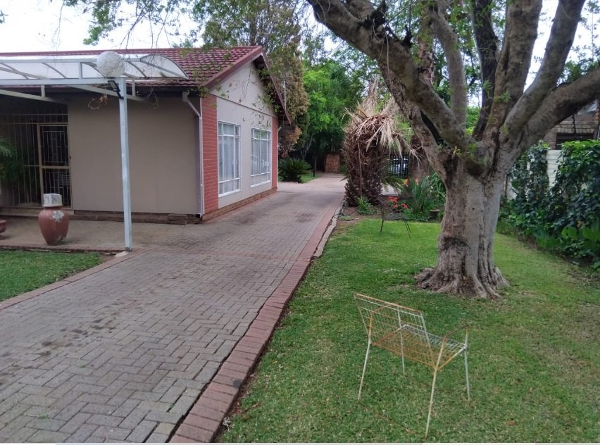 5 Bedroom Property for Sale in Flimieda North West
